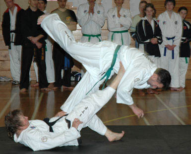 Dale throwing an opponent